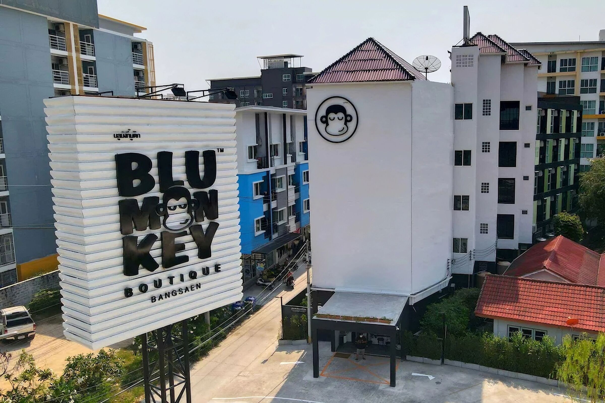 blu monkey boutique bangsaen